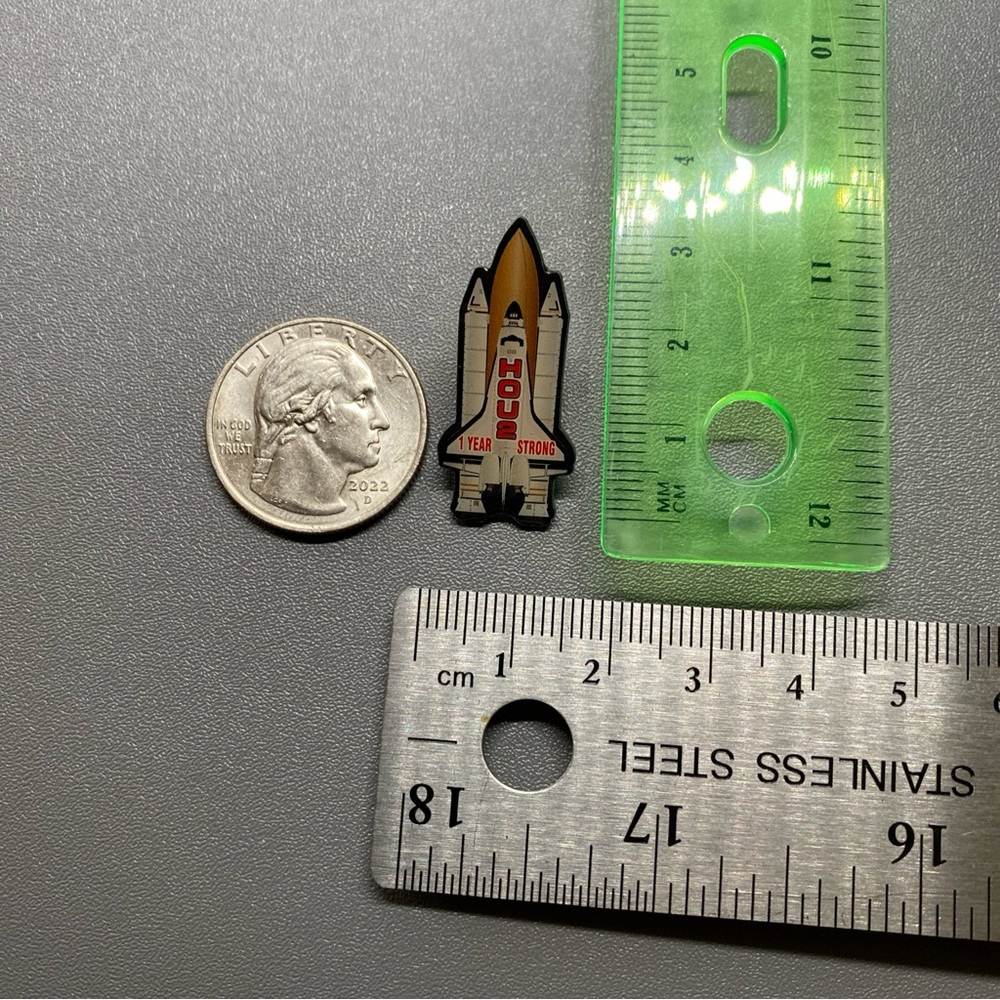 Amazon Pin 1 Year Strong Spaceship NASA SPi Exclusive HOU2 Employee RARE Work - Picture 5 of 6